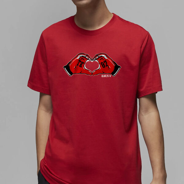 Travis Kelce Heart Hands T-Shirt2