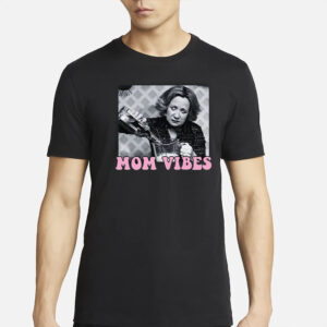 Kitty Foreman Mom Vibes T-Shirt3